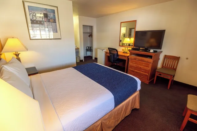 غرفة بسرير كوين، Travelodge By Wyndham Pendleton OR 2/10