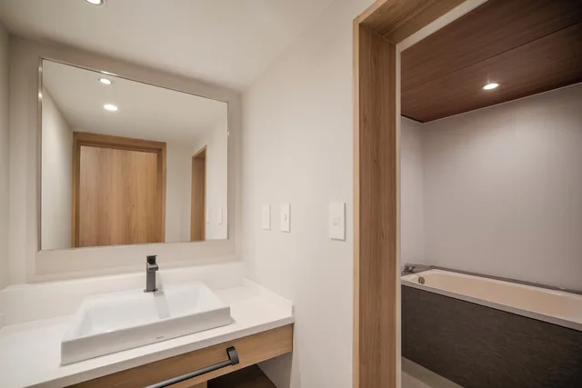 Renovated, Family, 3 Beds, 2 Sofa، Hotel Mystays Nagoya Sakae 3/4