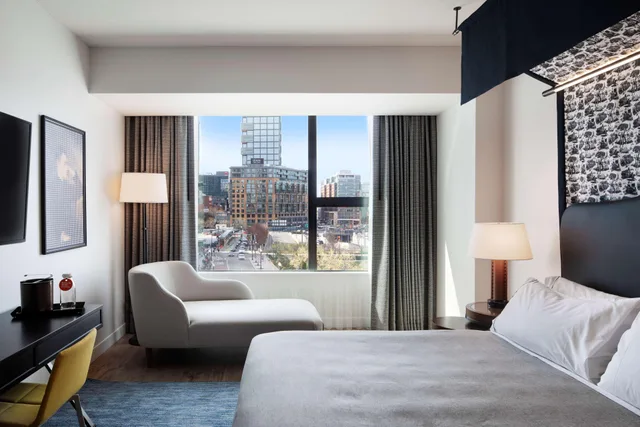 غرفة بريميوم بسرير مزدوج بإطلالة على المدينة، Canopy by Hilton Boston Downtown 1/5