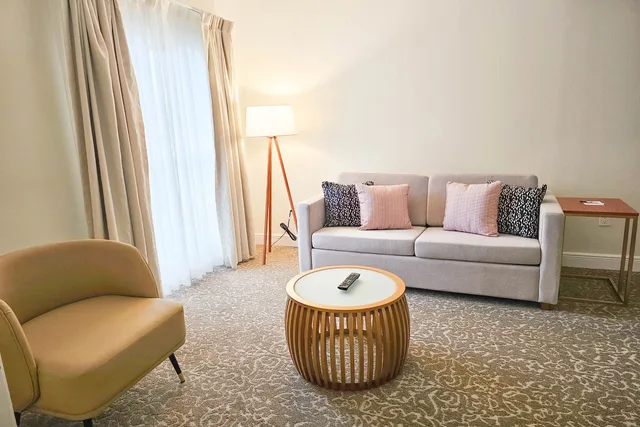 جناح بسرير كينج وسريرين كوين بغرفتي نوم، Montreal Suites Orlando 1/2