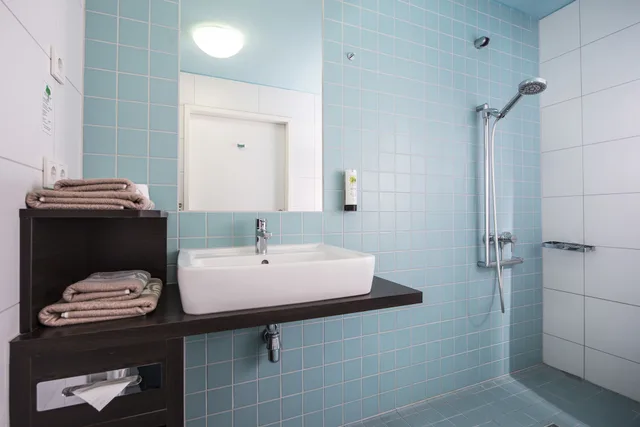 غرفة بسرير مزدوج بإطلالة على الحديقة بشرفة، TOP EMBRACE Hotel Grenzfal 4/4