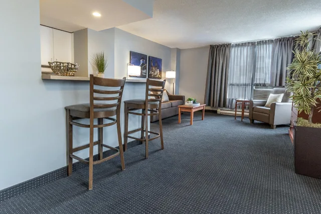 جناح ركني بسرير كينج، Hotel Saint Laurent Montreal 2/2