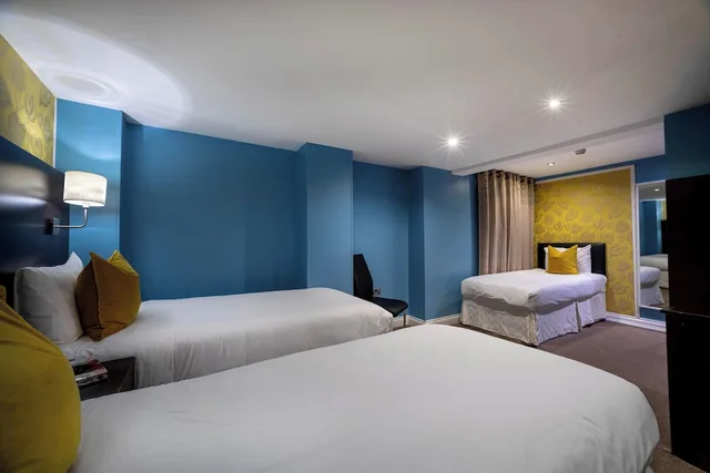 غرفة أساسية ثلاثية بسرير كينج وسرير فردي وثلاثة أسرّة بغرفة نوم واحدة، Hotel Shepherds Bush London 1/7