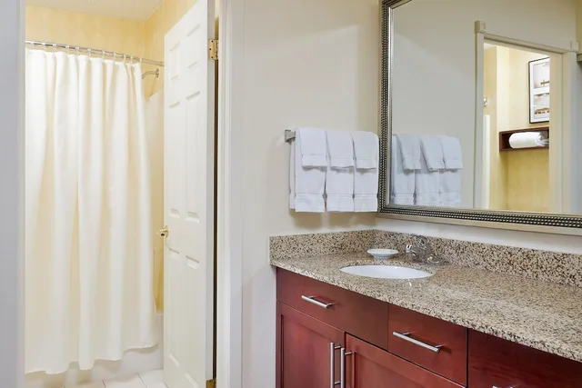 جناح بسرير كينج بغرفة نوم واحدة مع أريكة، Residence Inn Peoria 2/2