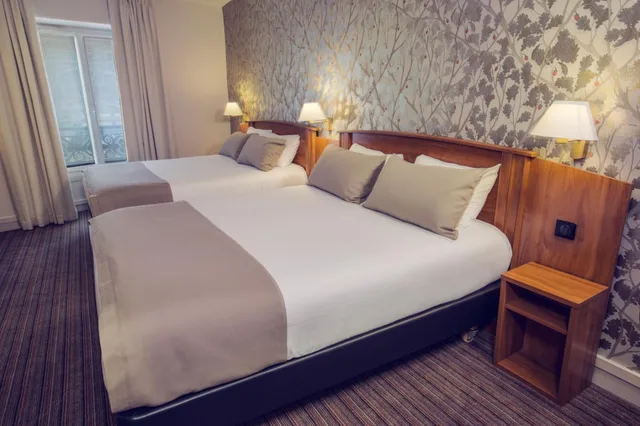 غرفة ثلاثية، TIMHOTEL LE LOUVRE 2/10