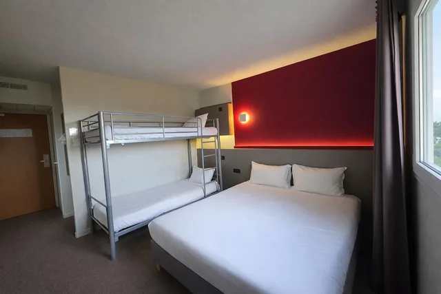 غرفة عائلية، Hotel the Originals Dax Nord Les Bruyeres 1/6