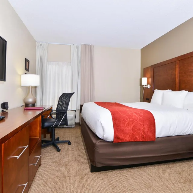 جناح بسرير كينج بجاكوزي، Comfort Suites University - Research Park 7/9