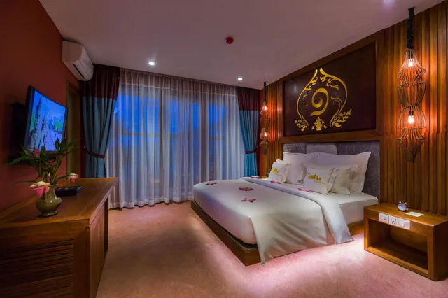 Luxury, Suite, City View, Balcony, Bathtub, Golden Temple Boutique 1/8
