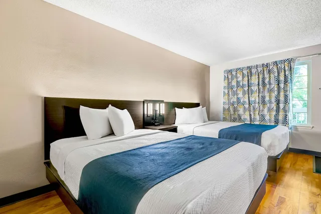 Standard, 2 Queen Beds, Studio6 Mountlake Terrace, WA - Seattle 2/6