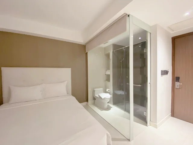 غرفة بريميير بسرير مزدوج، The Luxe Hotel 2/3