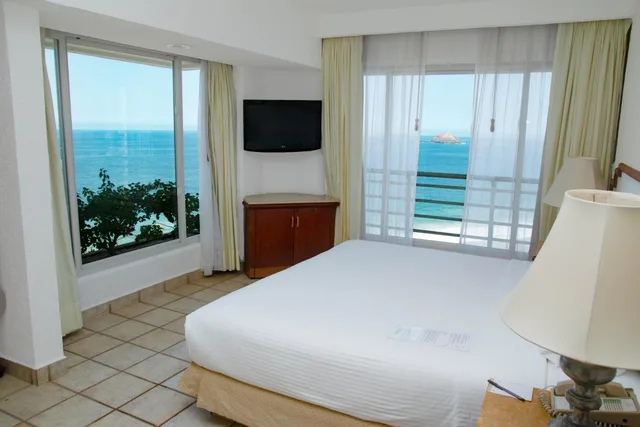 Junior Suite, Emporio Ixtapa 4/10