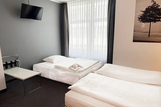 Premium, Twin Beds, Bathtub, Garner Hotel Berlin - Gendarmenmarkt by IHG 4/4