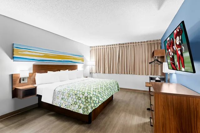 استوديو بسرير كينج لذوي الإعاقة، HomeTowne Studios by Red Roof & Conference Center Cortland 3/5