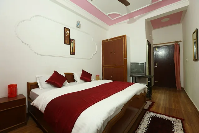 Standard, King Bed, Garden View, Raj Resort 8/10