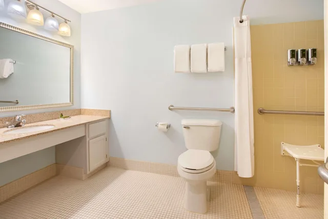 جناح بسرير كوين لذوي الإعاقة، Sonesta Es Suites Burlington VT 2/2