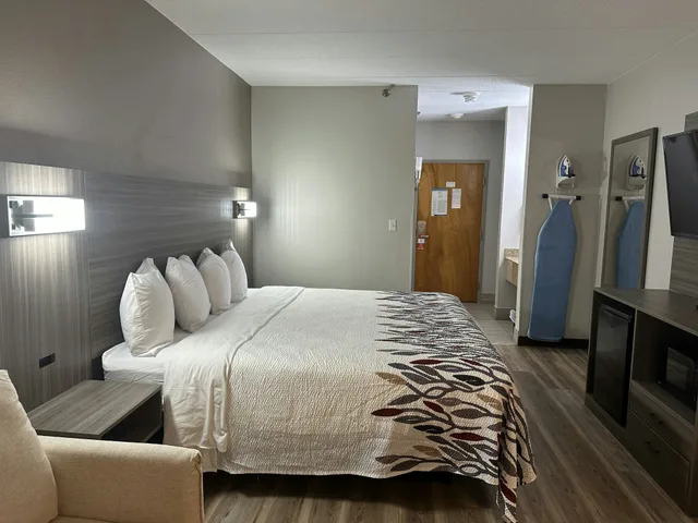 جناح بسرير كينج، Red Roof Inn & Suites Middleborough 2/6