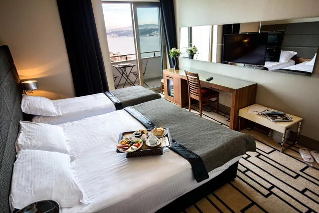 Superior, Triple, Bosphorus View، Cihangir Hotel 4/10