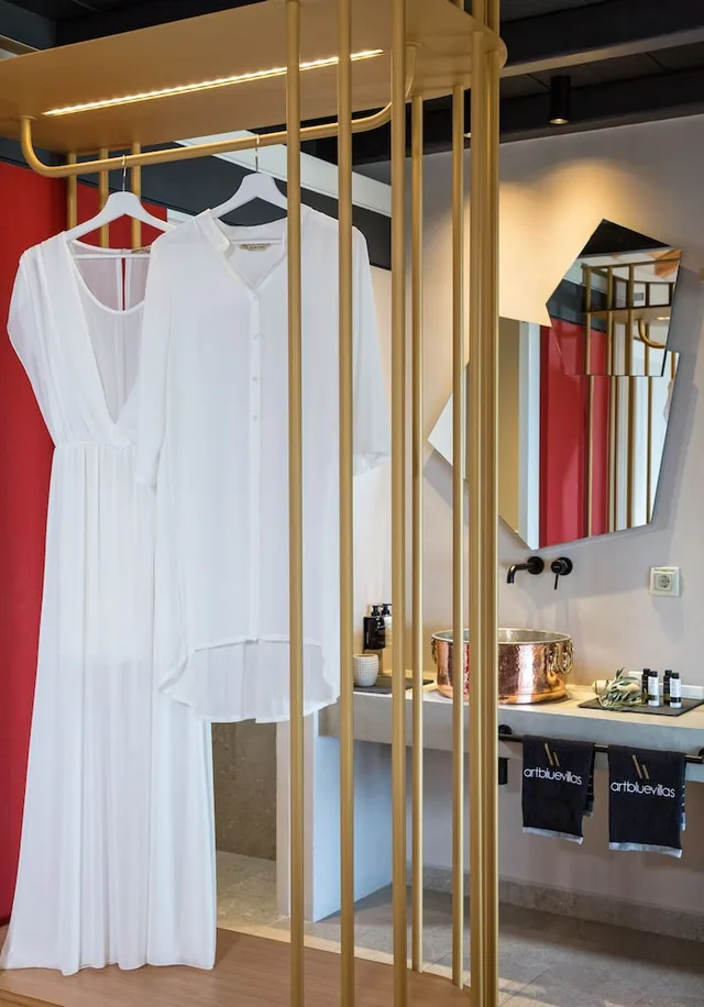 Grand, Suite, Double Bed, Private Heated Pool، Art Blue Villas 5/5
