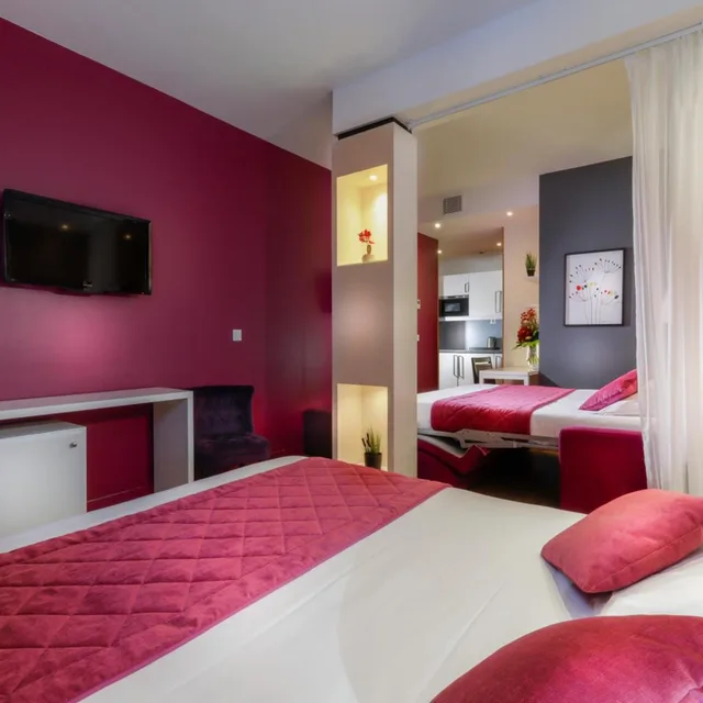 جناح، AMBRE HOTEL 2/7