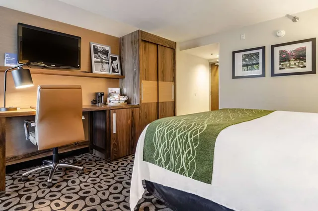 غرفة بسرير كوين لذوي الإعاقة، Comfort Inn Raleigh Midtown NC 2/2