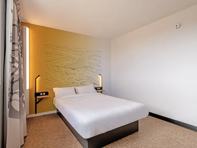 Double Standard room, B&B HOTEL Landerneau Bois Noir 2/4