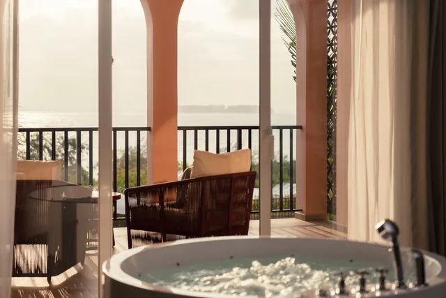 جناح جونيور بجاكوزي، The Mora Zanzibar 4/5