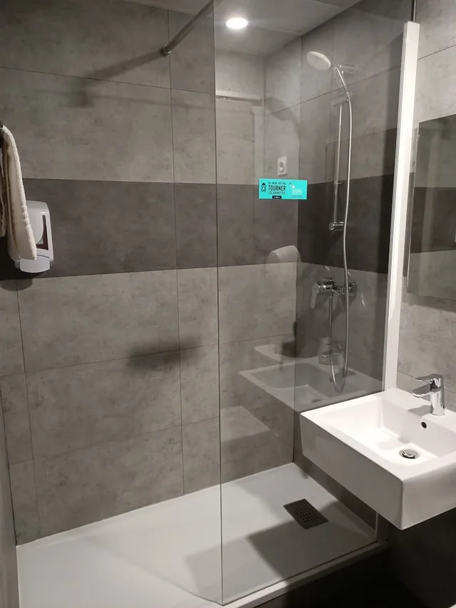 غرفة بسرير مزدوج، ACOTEL CONFORT 3/5