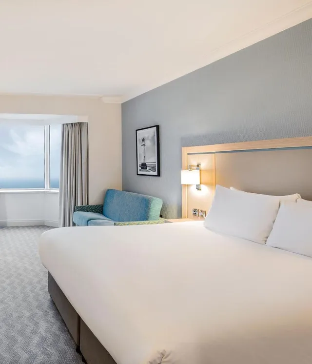 Standard, Double Bed, Side Sea View، Leonardo Royal Hotel Brighton Waterfront 2/2