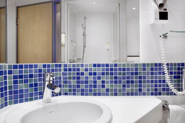 غرفة قياسية بسرير كوين مع أريكة في طابق منخفض، HOLIDAY INN EXPRESS BADEN BADEN 8/9