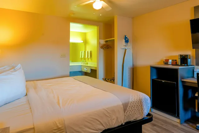 غرفة بريميوم بسرير كينج، Oyo Hotel Yoakum West 3/9