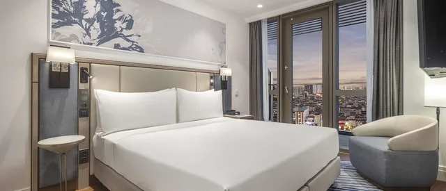 غرفة عائلية بسرير كينج بشرفة، Hilton Mall of Istanbul 2/4