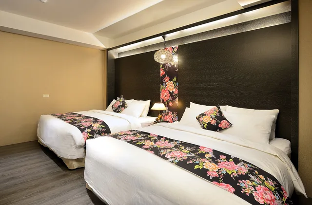 غرفة بريميوم رباعية بسريرين كوين، Pokara Resort 2/2
