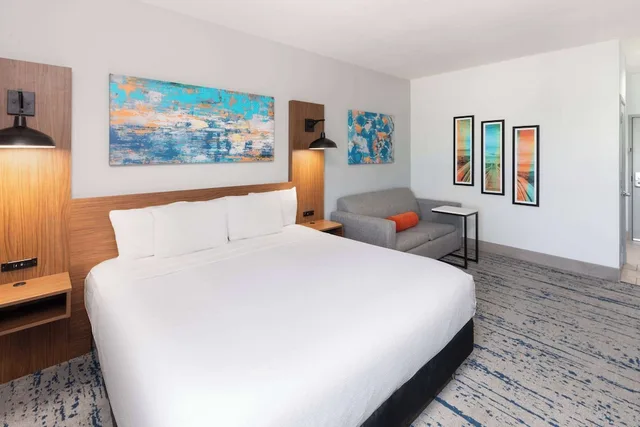 Room, King Bed, La Quinta Inn & Suites by Wyndham Rockport - Fulton 2/6