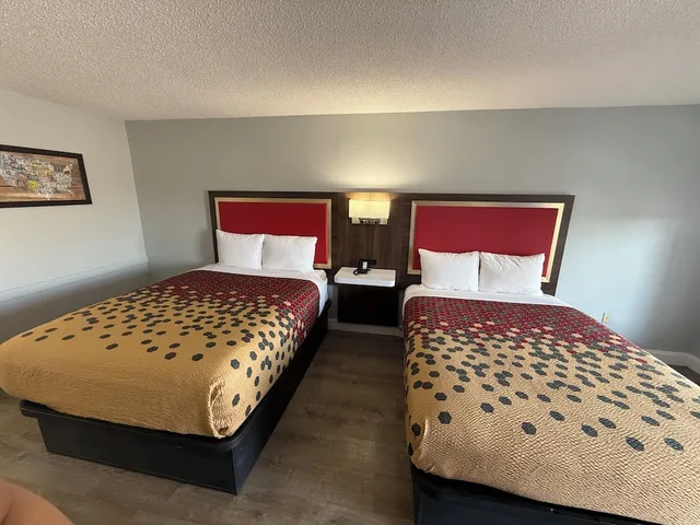 Standard, 2 Queen Beds, Econo Lodge Ruther Glen 1/9