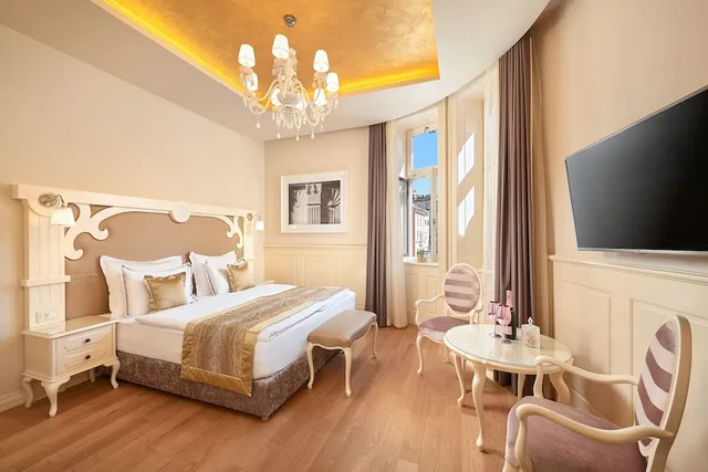 غرفة سوبيريور بسرير كينج وسرير فردي بإطلالة على المدينة، Piazza Heritage Hotel 3/8