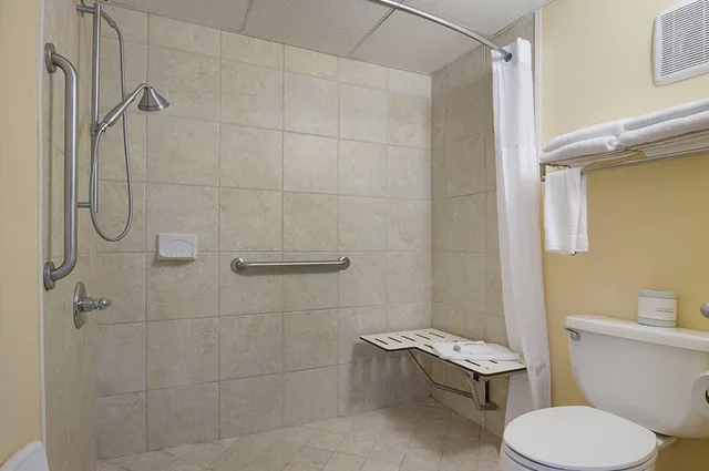 غرفة بسريرين مزدوجين لذوي الإعاقة، Quality Inn Calhoun North I-75 6/7