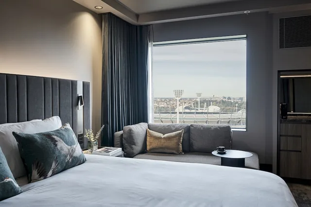Deluxe, Executive, King Bed, Club Lounge Access, High Floor, Pullman East Melbourne 2/10