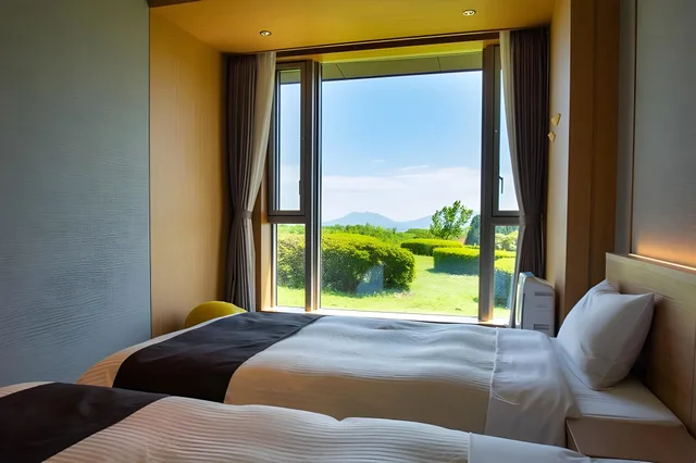 غرفة قياسية بسريرين منفصلين بإطلالة على الجبل، Aso Kuju National Park Hotel and Resort (ex Kurokawa Onsen Senomoto Kogen Hotel) 1/1