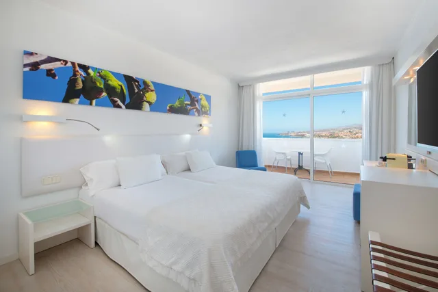 Star, Prestige, King Bed, Lateral Side Sea View، Iberostar Waves Bouganville Playa 2/3