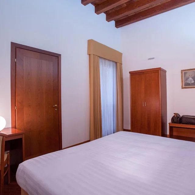 غرفة بسرير مزدوج أو سريرين منفصلين، Hotel Flora 8/9