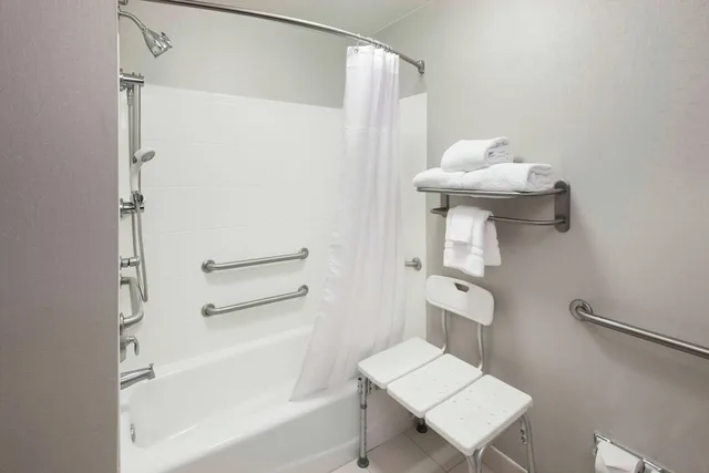 جناح بسريرين مزدوجين بغرفة نوم واحدة مع سرير سحّاب إضافي لذوي الإعاقة، Springhill Suites By Marriott Columbus 3/4
