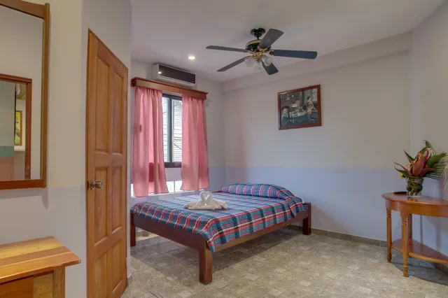 غرفة ديلوكس بسرير كوين وسرير فردي وسرير كوين، Venus Hotel 2/5
