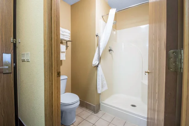 جناح بسرير كينج مع أريكة، Comfort Suites Wisconsin Dells Area 5/8