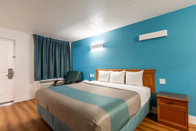 Deluxe, King Bed, Motel6 North Little Rock, AR - McCain 1/10