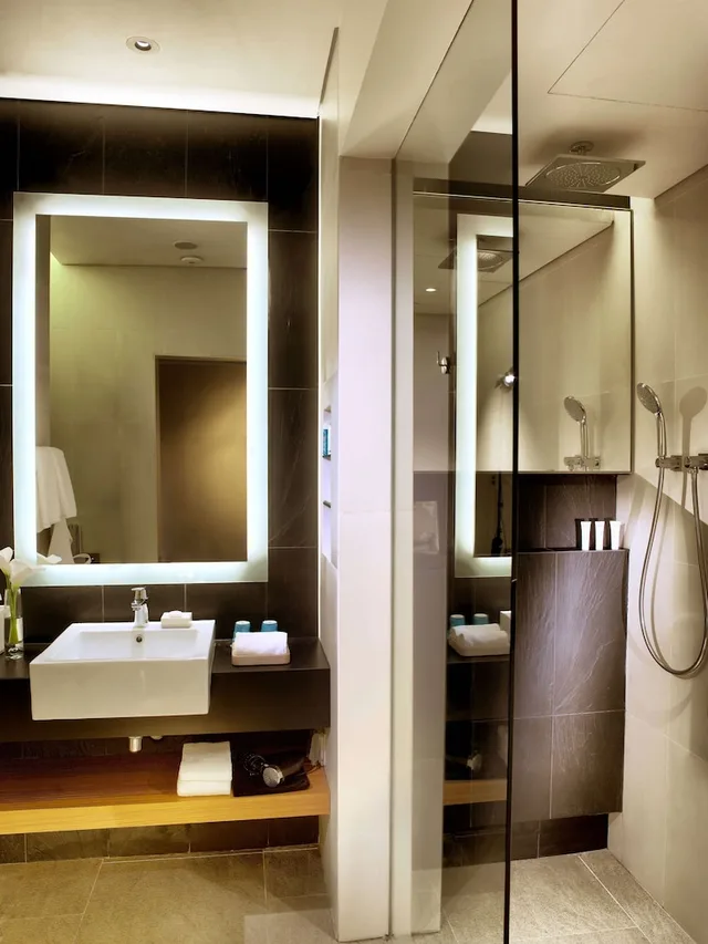 Mint, King Bed، One Farrer Hotel 4/7