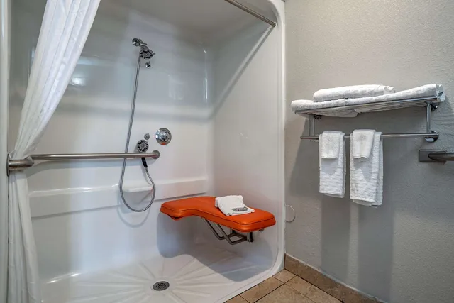 جناح بسرير كوين لذوي الإعاقة، Best Western Carlton Suites 4/4