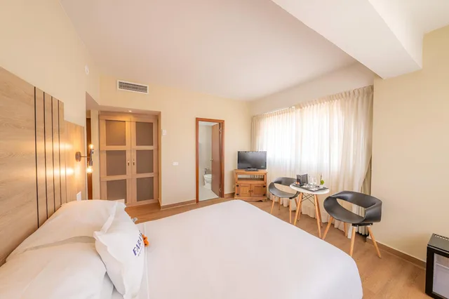 Superior, Double Bed, City View, Hotel Faranda Express Soloy and Casino, a member of Radisson Individuals 1/7