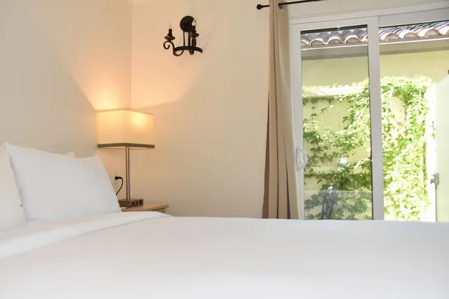 Deluxe, Suite, King Bed, Sofa, Franciscan Inn & Suites 1/1