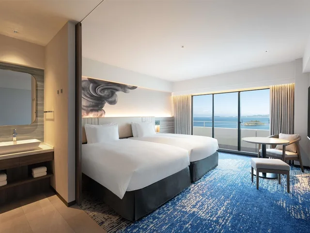 غرفة سوبيريور بسريرين منفصلين بإطلالة على البحر مع أريكة، Grand Mercure Awaji Island Resort & Spa 3/3