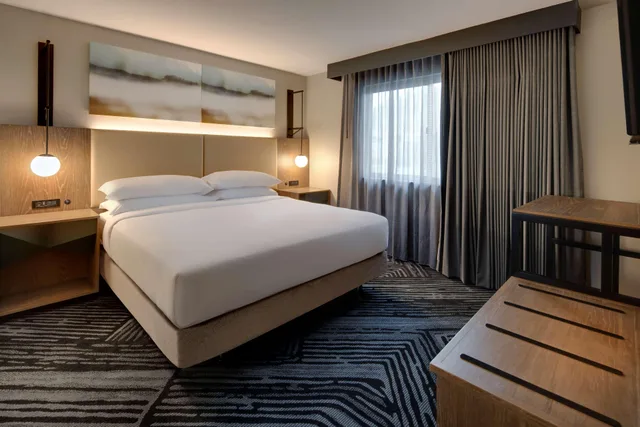 جناح بريميوم بسرير كينج بغرفتين، Embassy Suites by Hilton San Rafael at Marin Center 1/3